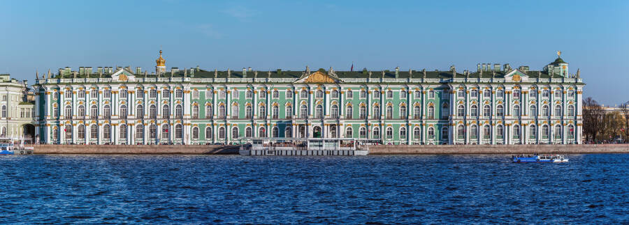 Зимний дворец в Санкт-Петербурге, вид со Стрелки Васильевского острова. Фото: «© Алексей Фёдоров, Wikimedia Commons» CC BY-SA 4.0