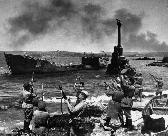 «Последние платья – на снаряды». Как обороняли Севастополь